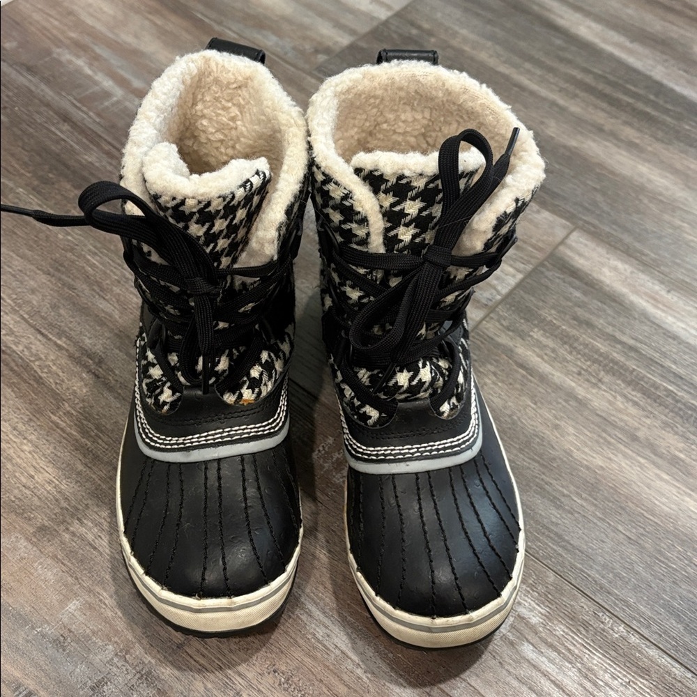Sorel Tivoli houndstooth size 7